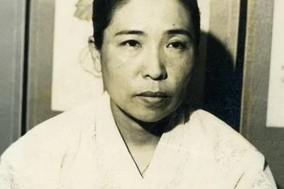 The sound is the life that blooms within the heart, a story that cries and laughs together